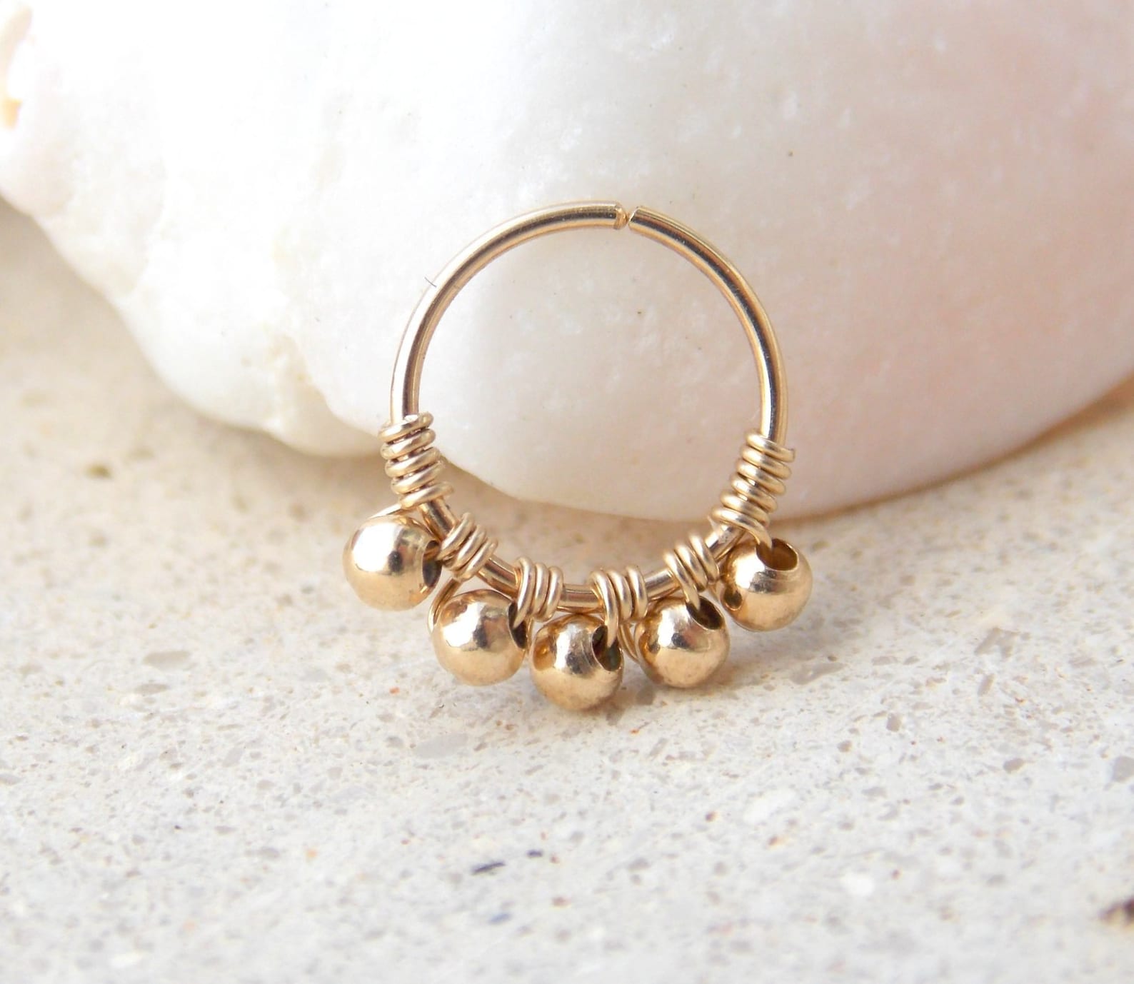 Body Jewelry Hangers - Anneau de nez perlé en or